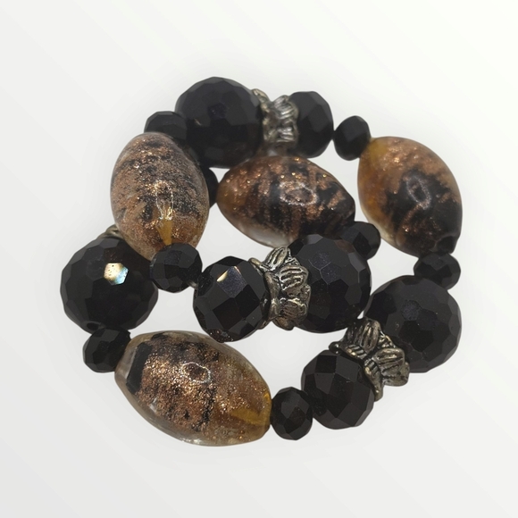 Elegant Black and Gold Beaded Bracelet - Picture 3 of 3